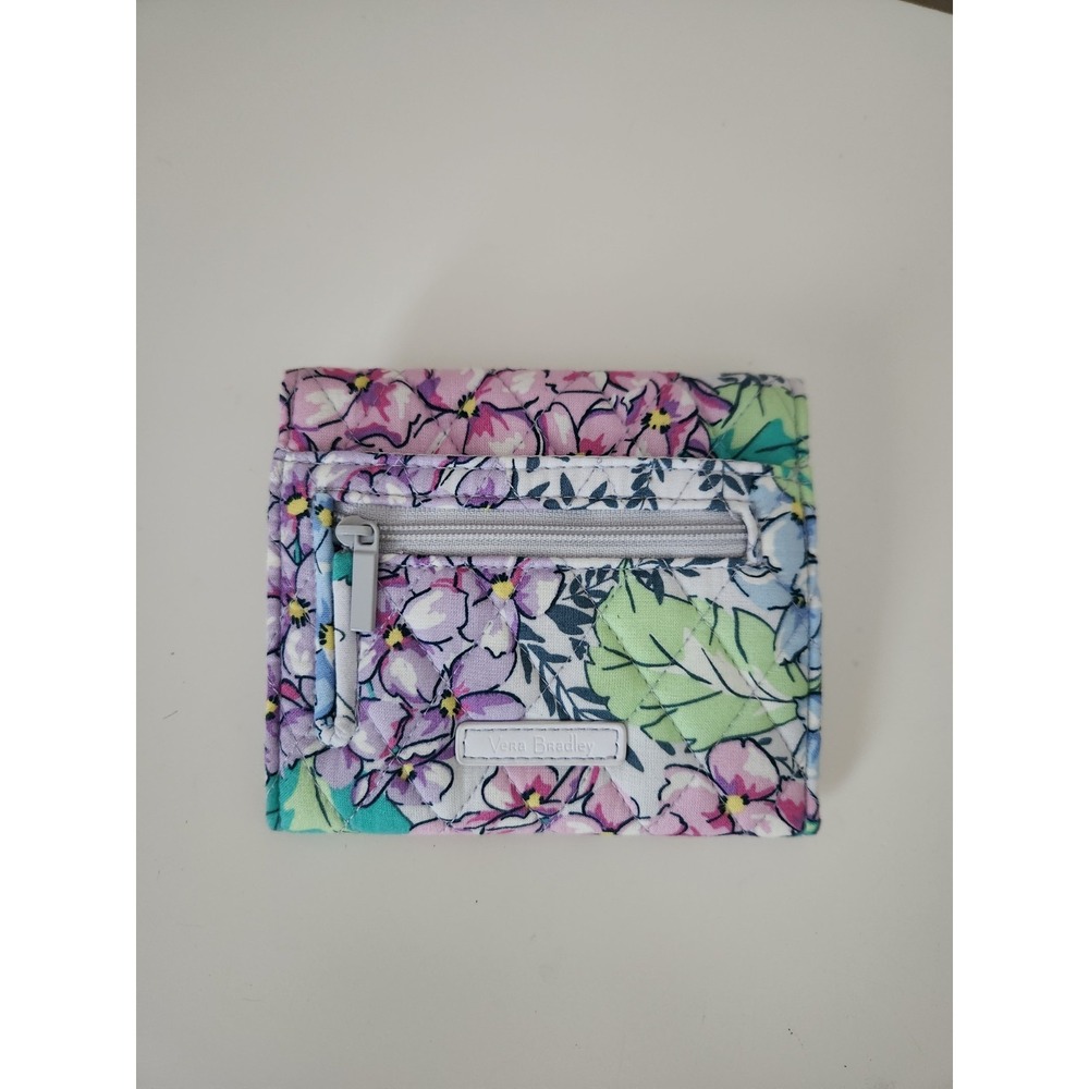 Vera Bradley Womens Floral Wallet Tri fold ID Window Snap Closure Bill Compart.